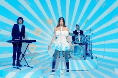 скачать клип CENTR and A\'Studio - Далеко