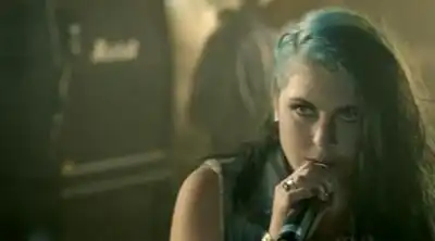 скачать клип Professor Green ft. Sierra Kusterbeck - Avalon