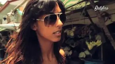 скачать клип Simon From Deep Divas ft. Debbie - Everybodys Free