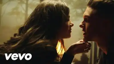 скачать клип Hailee Steinfeld ft. DNCE - Rock Bottom