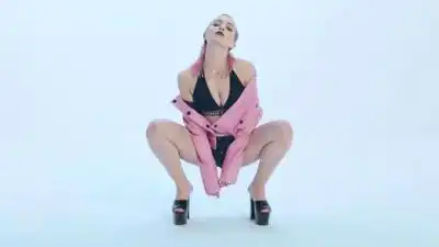 скачать клип IKA ft. Роман Bestseller - Микки