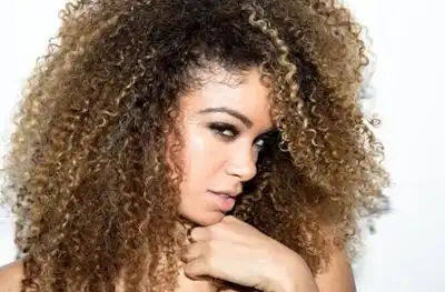 скачать клип Daisha - Skin Out