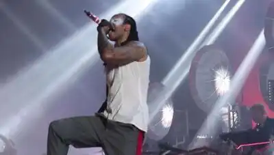 скачать клип The Prodigy - Get Your Fight On - Live