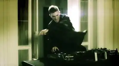 скачать клип Gabry Ponte ft. Darius and Finlay - Tattaratta