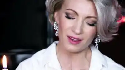 скачать клип Алина Делисс - Свеча не плачет