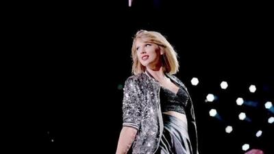 скачать клип Taylor Swift - New Romantics - Live