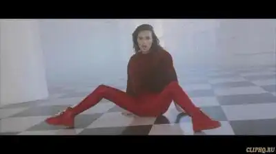 скачать клип Chelsea Lankes - Bullet