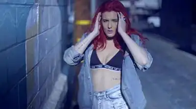 скачать клип Justina Valentine - Blue