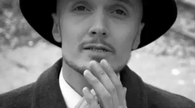 скачать клип Lookinich - Уходи