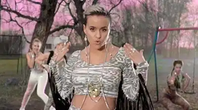 скачать клип Sandhja - Sing It Away