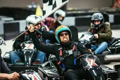 скачать клип Bernz ft. Jarren Benton - Outta My Brain