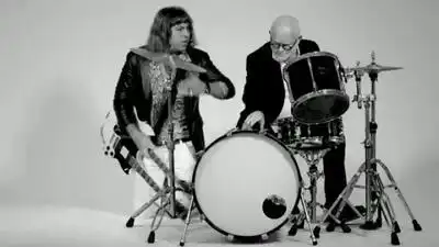 скачать клип Bryan Adams - Don\'t Even Try