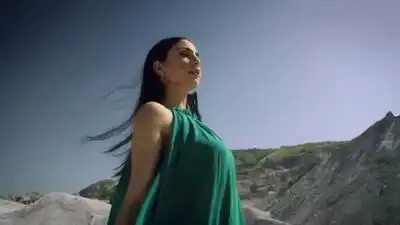 скачать клип Christiana Loizu - Phoenix