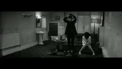 скачать клип The 1975 - Somebody Else