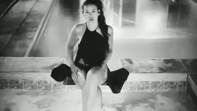 скачать клип SAARA - California