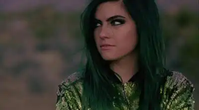 скачать клип Phoebe Ryan ft. Kid Ink - Dollar Bill