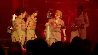 скачать клип 5 Seconds of Summer - Girls Talk Boys (OST Ghostbusters)