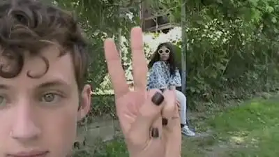 скачать клип Troye Sivan ft. Alessia Cara - WILD