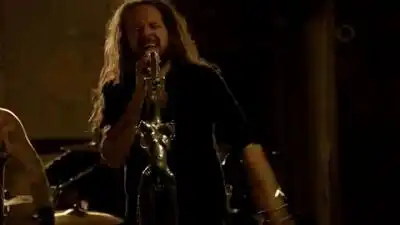 скачать клип Korn - Rotting In Vain