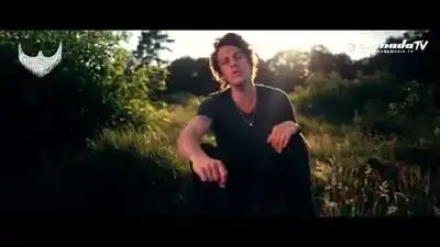 скачать клип Sick Individuals ft. Stevie Appleton - Mrs.