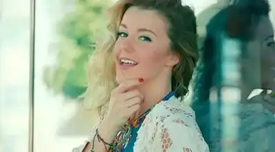 скачать клип Юлианна Караулова ft. ST - Море