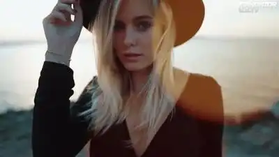 скачать клип Pyjama Pack - Frei