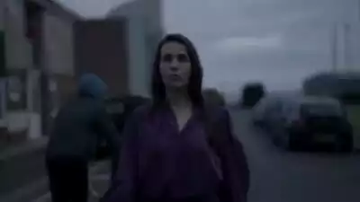 скачать клип Massive Attack, Ghostpoet - Come Near Me