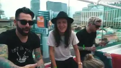 скачать клип Breathe Carolina and Jay Cosmic ft. Haliene - See The Sky