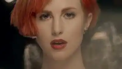 скачать клип Zedd ft. Hayley Williams - Stay The Night