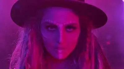 скачать клип Xenia Ghali - Under These Lights