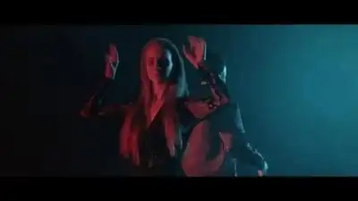 скачать клип Illy ft. Vera Blue - Papercuts