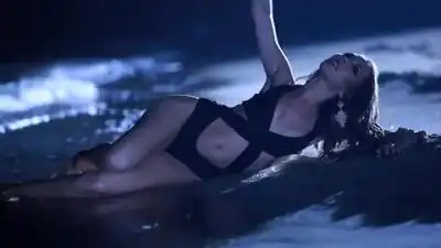 скачать клип RONNA RIVA - One Dollar