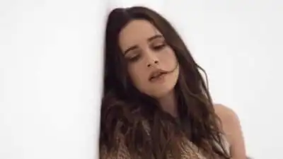 скачать клип Bea Miller - Yes Girl