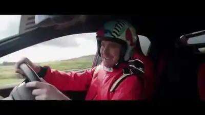 скачать клип Kaiser Chiefs - Hole In My Soul