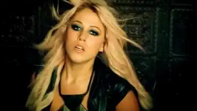 скачать клип Amelia Lily - Shut Up (And Give Me Whatever You Got)