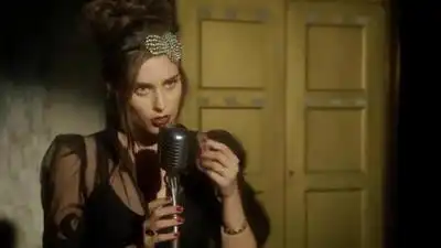 скачать клип Sophie Auster - Run Run Run