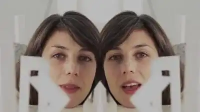 скачать клип Julia Holter - Goddess Eyes II