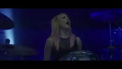 скачать клип Skillet - Stars