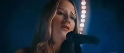 скачать клип Ivy Hope - Empty Faces