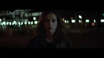 скачать клип Emma Drobnа - Smile