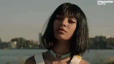 Скачать клип