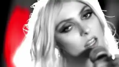 скачать клип The Pretty Reckless - Take Me Down