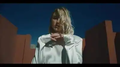 скачать клип LAYAH - Невесомыми