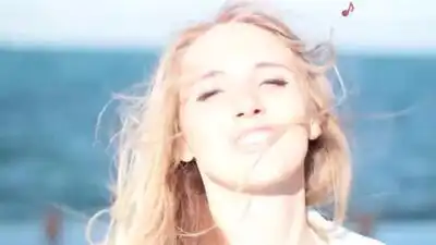 скачать клип Арина Войт - Мама, я в раю