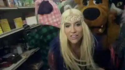 скачать клип KeSha - CMon