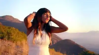 скачать клип Emily Ray - With Me