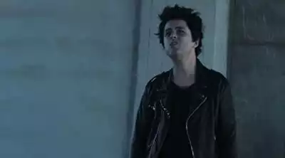 скачать клип Green Day - Still Breathing