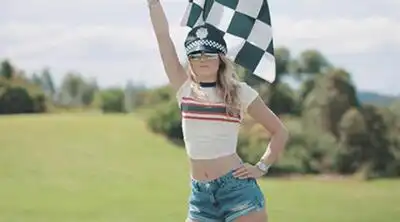 скачать клип Kota Banks and MOZA - Empty Streets