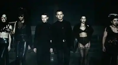 скачать клип Hurts - Miracle