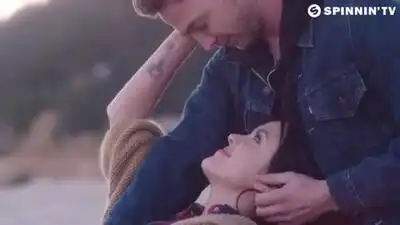 скачать клип Breathe Carolina x IZII - ECHO